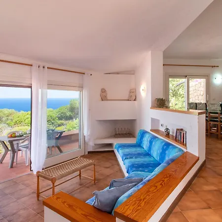 Elena Nyaraló Costa Paradiso