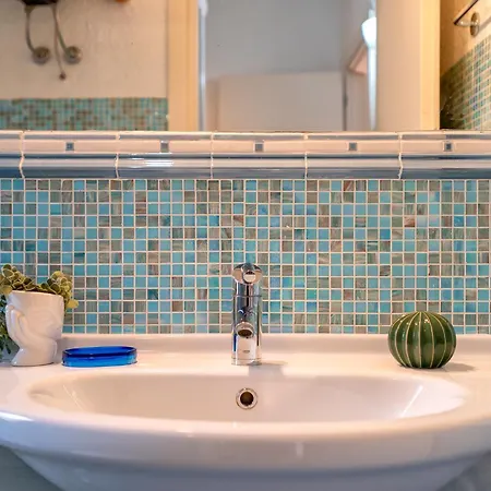 Nyaraló Elena Costa Paradiso